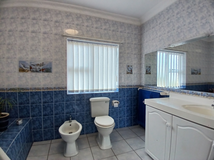 4 Bedroom Property for Sale in Stilbaai Wes Western Cape